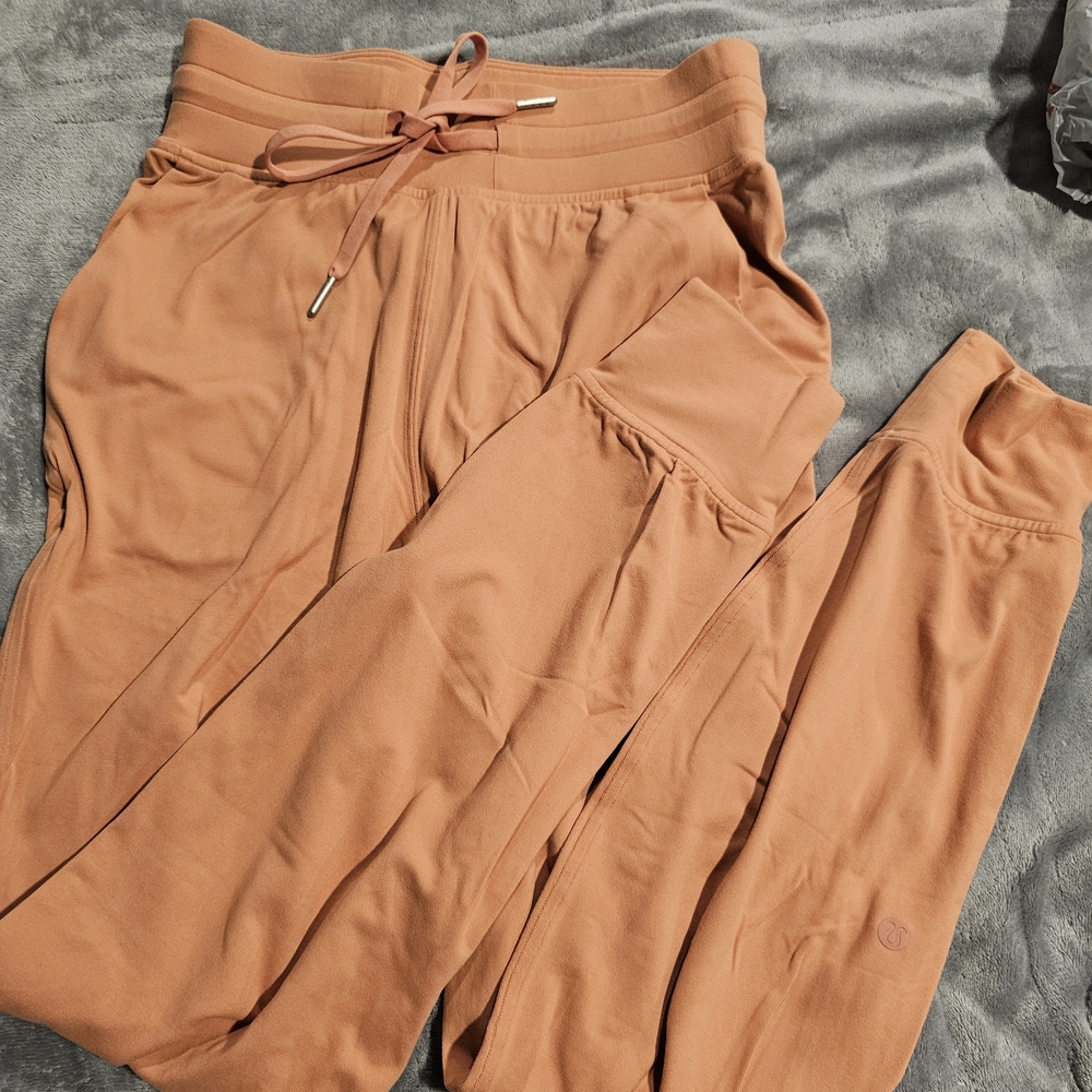 lululemon pink joggers